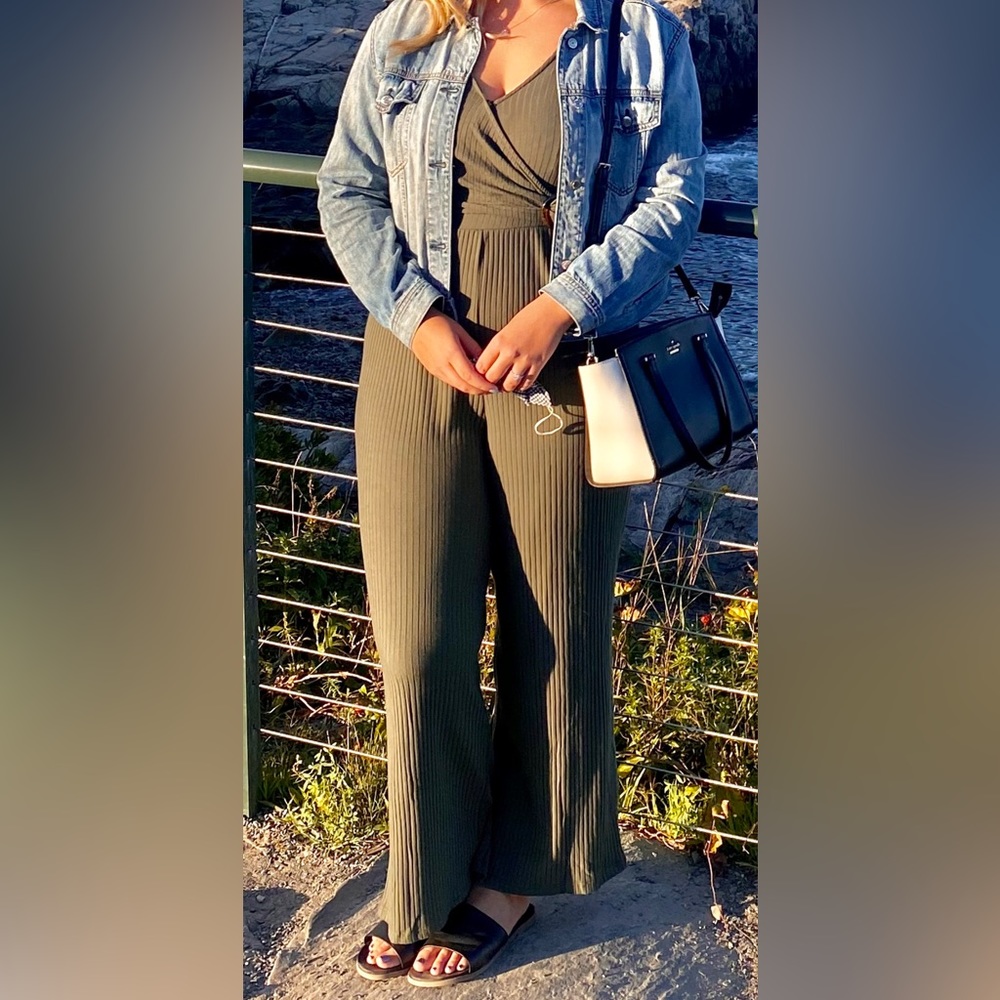 American Eagle Green Jumpsuit; Size Large